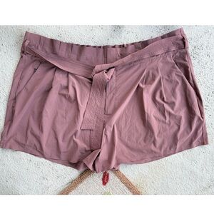 Athleta Skyline Short II Paperbag Style w/ Pockets